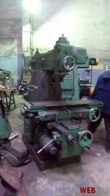 широко-универсальный фрезерный станок 6Р82Ш