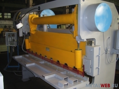 Ножницы гильотинные